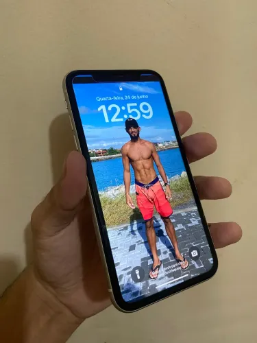 Display iPhone 11 original ( pequena mancha )