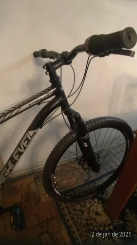 bike aro 29 nova - nunca usada, - com freios a discos e amortecedores - aco carbono