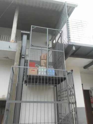 Elevador eletrico de parafuso para carga