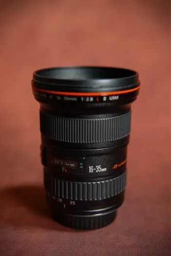 *Canon EF 16-35mm f/2.8L II USM - Série L (Ouro das Ultra-Angulares)