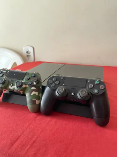PlayStation 4 - 500gb + 2 controles