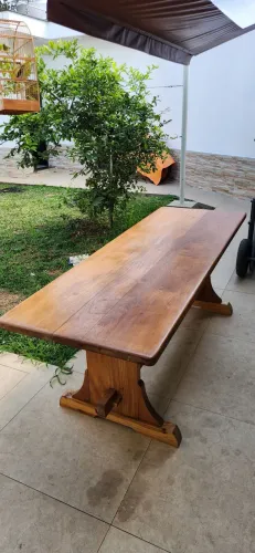 Mesa de madeira maciça peroba
