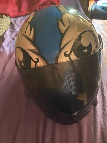 Vendesse esse capacete