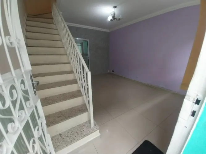 Casa geminada de 2 quartos e 1 vaga para alugar no Bairro Santa Terezinha em BH