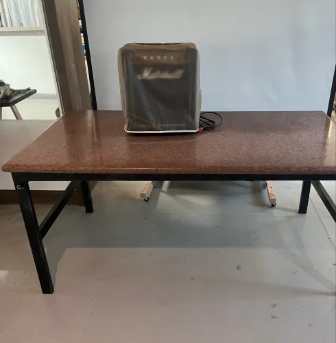 Mesa escritório tampo de granito Vermelho Brasília