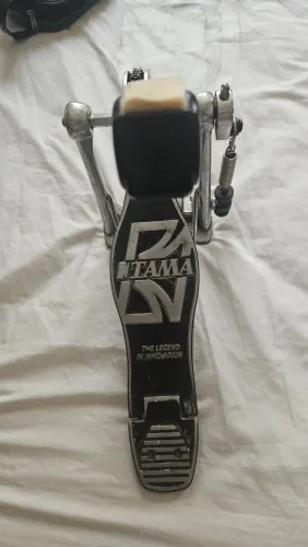 Pedal de bateria Tama