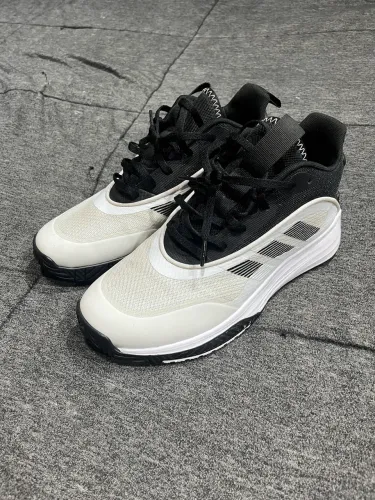 Tenis adidas own the game. 39