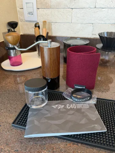 Moedor de Café Comandante C40 OAK Classic (Special Edition)