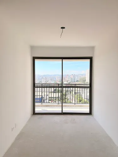 Porta de sacada de vidro + Pia de cozinha + Mini tanque de lavar roupa  