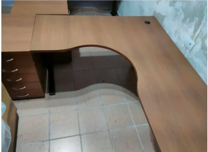 Mesa de Trabalho em L com Recorte Anatômico