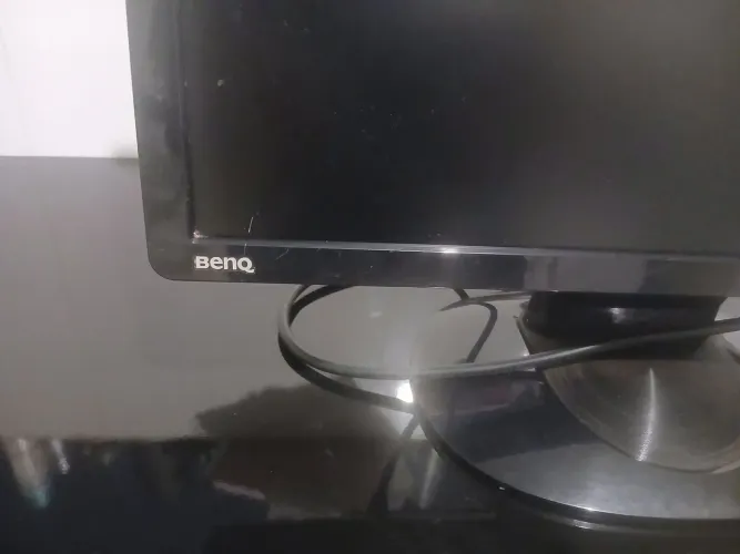 Monitor 15" + câmera, caixa de som e fone
