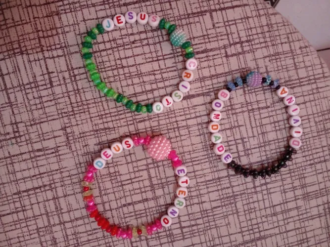 Vendo pulseiras gospel personalizada, e passadeira 2 tipos.