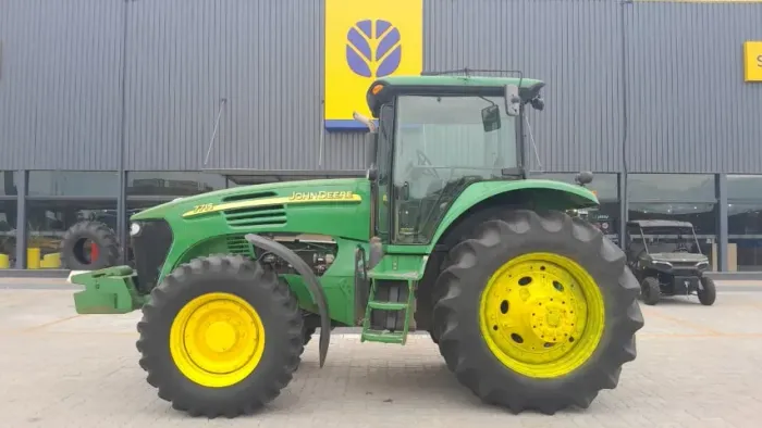Trator John Deere 7715