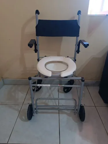 Cadeira de Banho Semi Nova