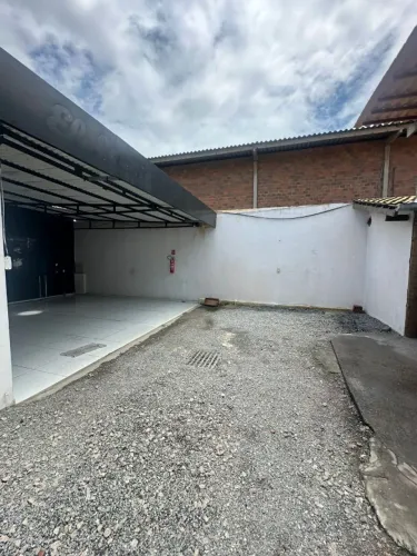 Ponto comercial nos Bancários para escritório, bar ou restaurante.