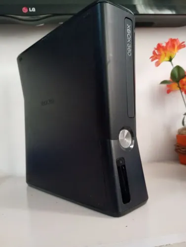 Xbox 360 slim desbloqueado com Defeito -Leia a Descrição