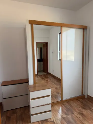 Kit guarda-roupa, criado e sapateira