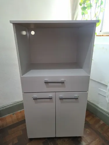Armário balcão multiuso com rodinhas