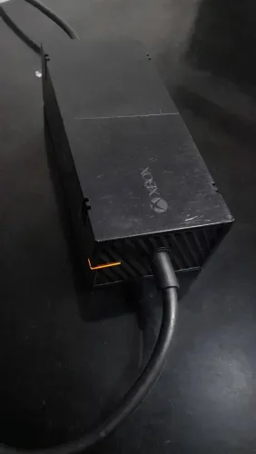 Fonte Xbox one original nunca aberta