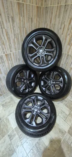 Rodas originais Jeep Compass + Pneus Pirelli/Scorpion.