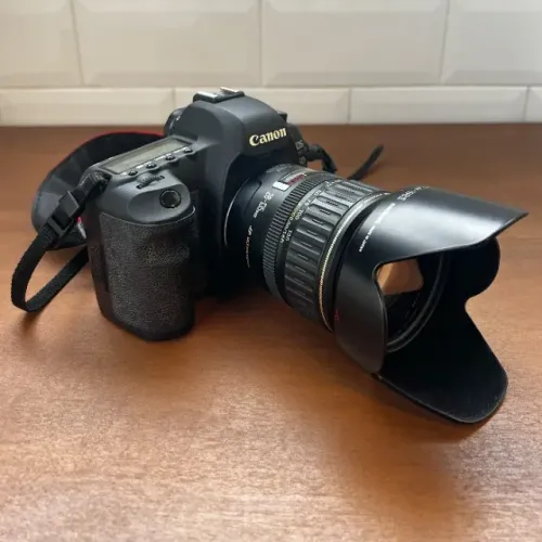 Canon 5D Mark II Full Frame com 2 baterias + Lente Canon 28-135mm IS USM Macro 