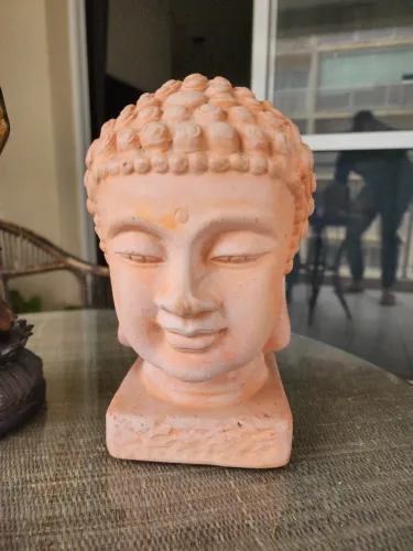 Escultura Decorativa Cabeça de Buda em Terracota (Estilo Zen / Rústico)