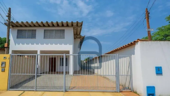 Sobrado Amplo com 3 Quartos e 4 Vagas - Cidade Jardim - Excelente Localização