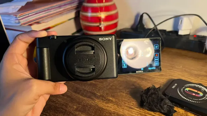 SONY ZV1F - 4K E TELA ARTICULÁVEL