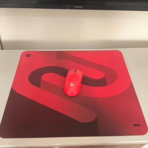 Mouse Logitech G pro x superlight e Mousepad Zowie GSR se