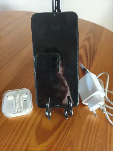 Vendo Xiaomi Redmi Note 8 (acompanha carregador e fone de ouvido)