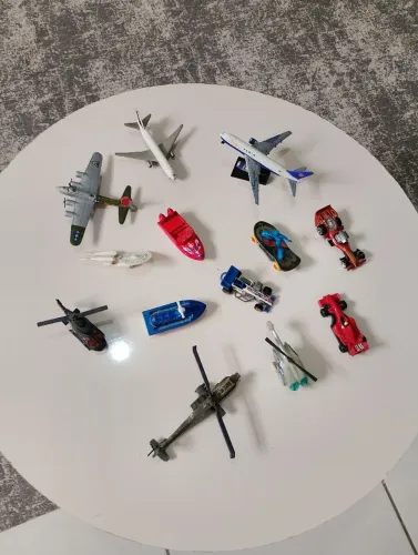 Coleção de Miniaturas: Aviões, Carros e Barcos. Ver descrição.