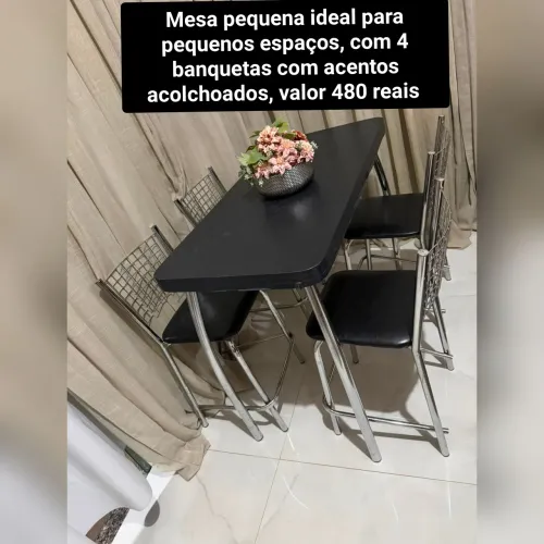Mesa com banquetas