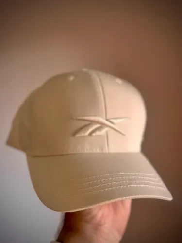 Boné Reebok Bege - Original e Novo