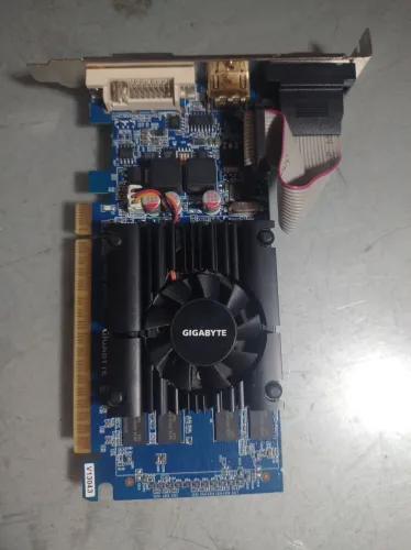 Placa de vídeo gigabyte gt720 2 gb memória.