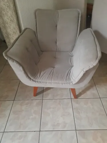 Poltrona confortável e nova