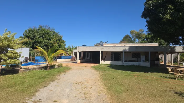 Vendo casa ampla