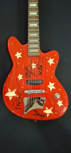 Guitarra Ibanez Custom Autografada pela banda MR. BIG