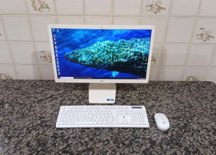 LG - 16GB - M.2 256GB - WiFi/WebCam/Som - 22"
