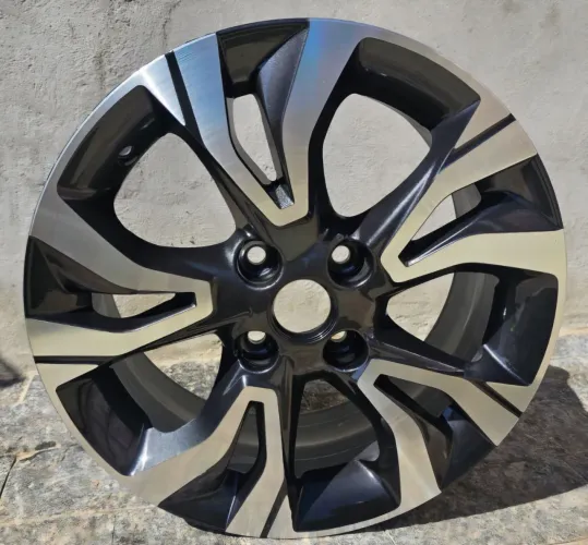 Roda de liga para Onix, aro 15, semi nova. Avulsa.