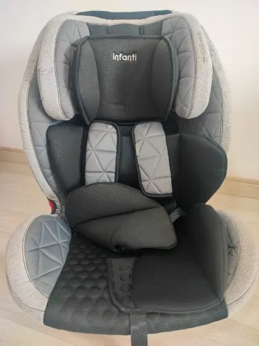 Cadeirinha infantil, marca Safety 1st, modelo Cockpit Isofix