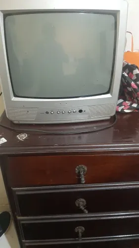Televisor para aproveitar  peças . Tenho 2.