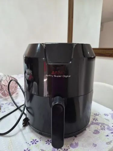 Air fryer Arno funcionando perfeitamente
