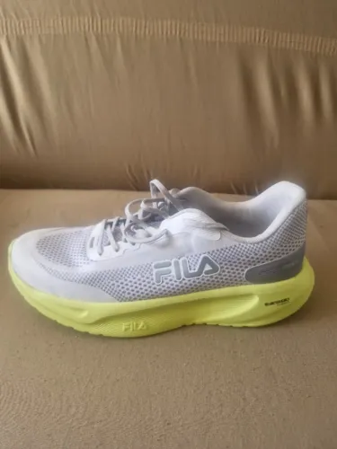 Tênis Fila Spry, solado Enegized Rubber n° 42, comprado em 04 de agosto de 2026.