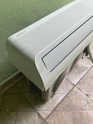 Ar-condicionado Samsung WindFree 12.000 BTUs Inverter - com defeito
