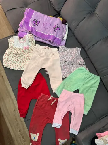 Roupas de bebê feminina com redutor de berço 