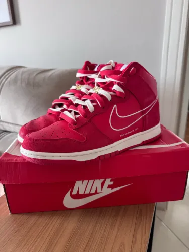 Nike Dunk High SE First Use University Red