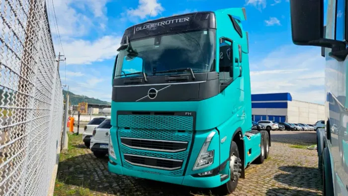 Volvo FH 460 6x2 2024 - GELADEIRA, DEFLETOR DE AR, UNICO DONO