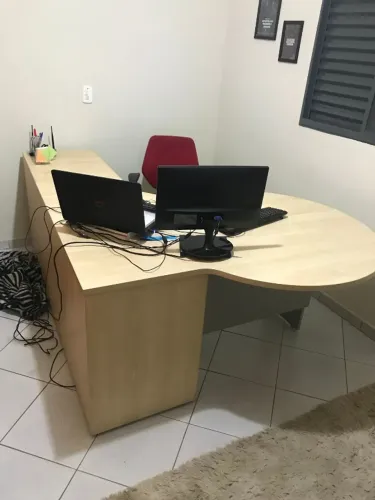 Mesa de Escritório em L (Mesa Gerente) com Gaveteiro