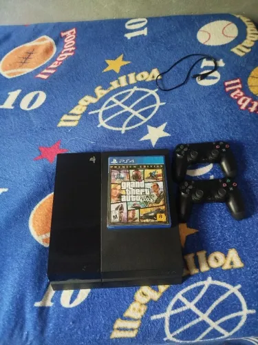 Vendo PS4, com GTA 5 e uma conta com Naruto storm. 2 manetes