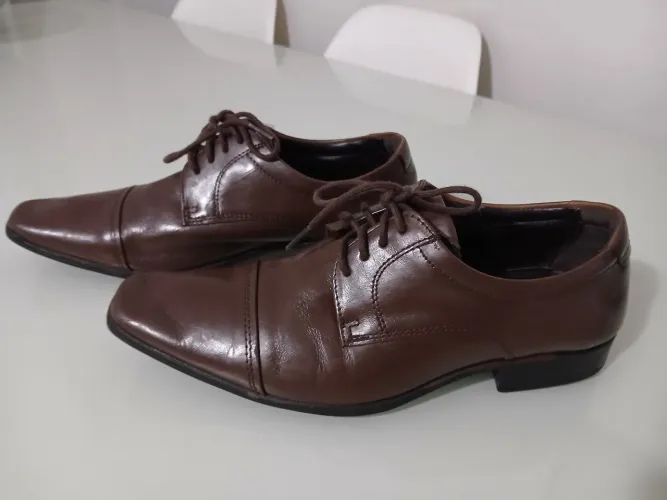 Vendo esse sapato social num 38 em couro usado em boas condições marca Democrata